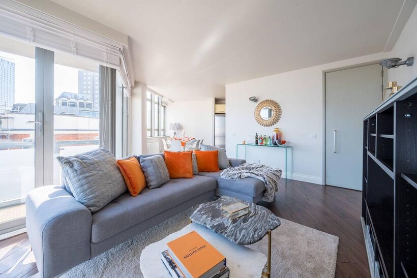 City Road, Old Street, London, EC1V 2 bed flat to rent - £5,400 pcm (£1,246 pw)