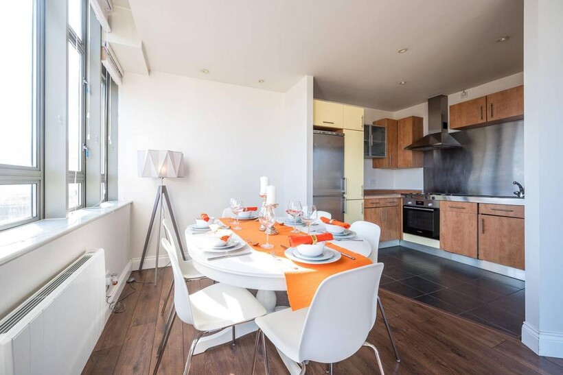 City Road, Old Street, London, EC1V 2 bed flat to rent - £5,400 pcm (£1,246 pw)