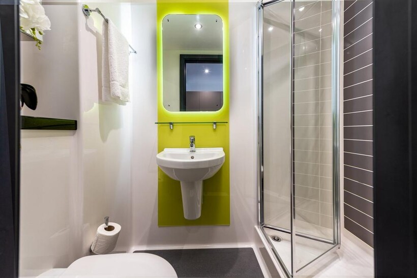 Large Suite Studio, Opto Village... 1 bed in a flat share to rent - £770 pcm (£178 pw)