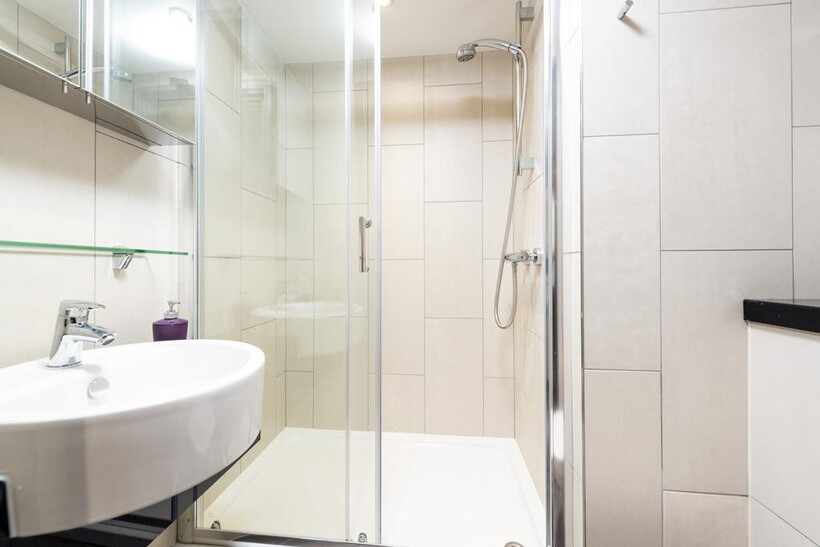 Large Suite Studio, Opto Village... 1 bed in a flat share to rent - £770 pcm (£178 pw)