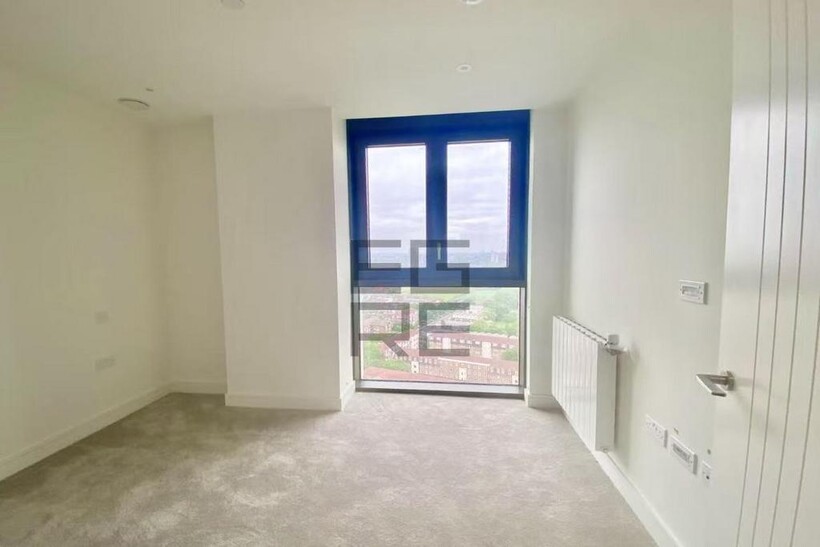 Twelve Trees Park, London E15 2 bed flat to rent - £2,850 pcm (£658 pw)