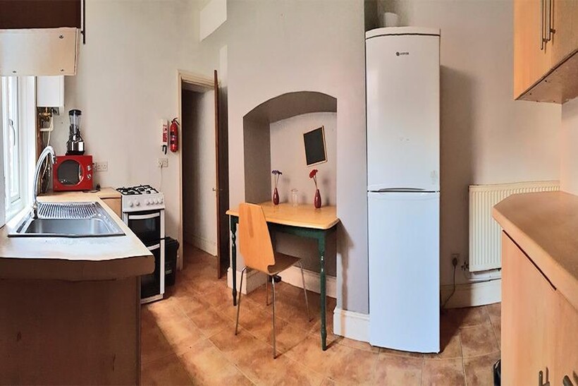 Landcross Road, Manchester M14 4 bed terraced house to rent - £525 pcm (£121 pw)