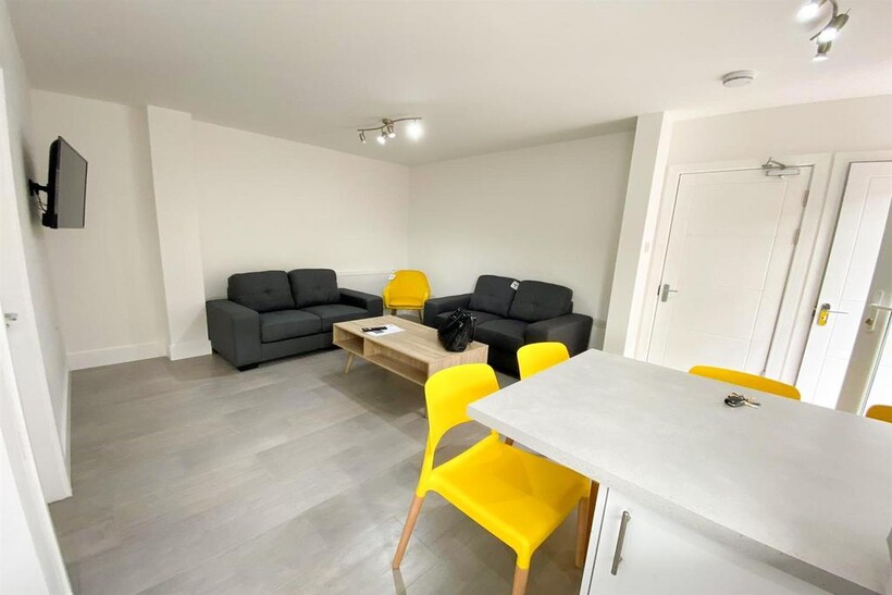 2 QV6y Otvz EKB4f CA0 De ERA.jpg