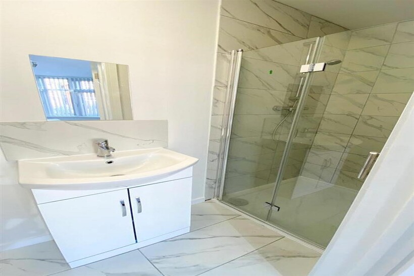 C6 U7e Ah 2 Eee0 I-txs2z0 A.jpg