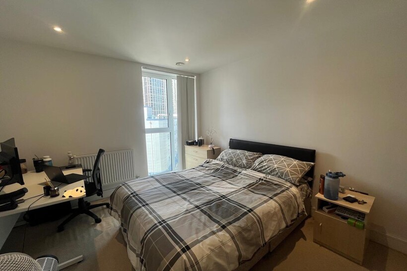 Emily Street, Sovereign Tower, London... 2 bed apartment to rent - £2,485 pcm (£573 pw)