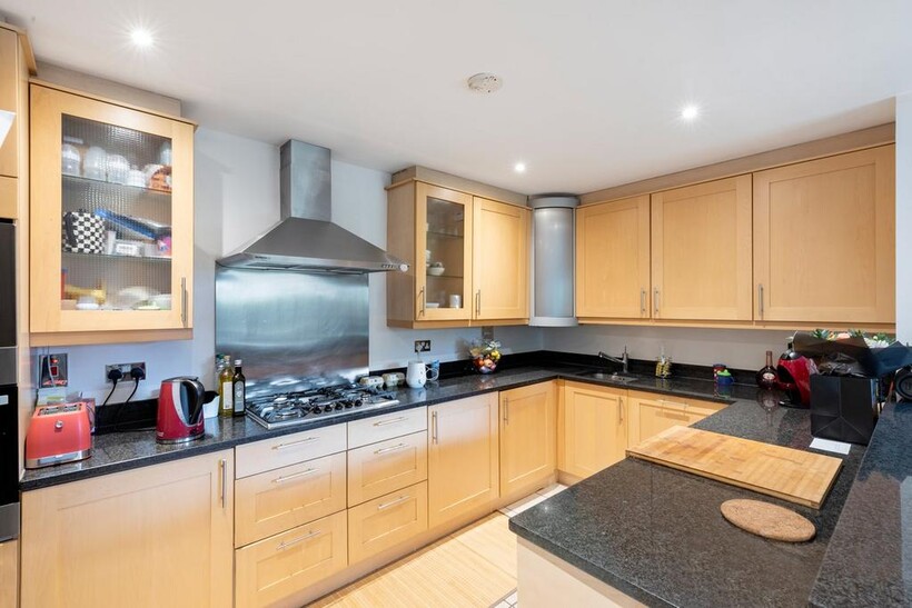 Vitae Apartments, Hammersmith W6 2 bed flat to rent - £2,899 pcm (£669 pw)