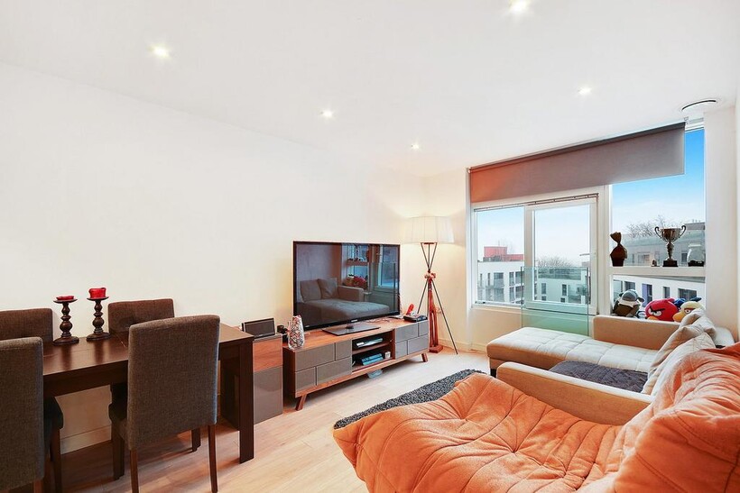 Tennyson Apartments, 1 Saffron... 2 bed apartment to rent - £1,875 pcm (£433 pw)