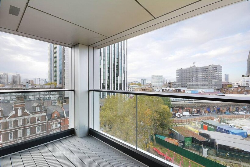 Deacon Street, Elephant and Castle... 2 bed flat to rent - £3,350 pcm (£773 pw)
