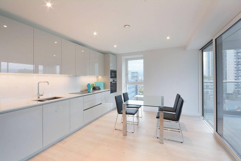 Deacon Street, Elephant and Castle... 2 bed flat to rent - £3,350 pcm (£773 pw)