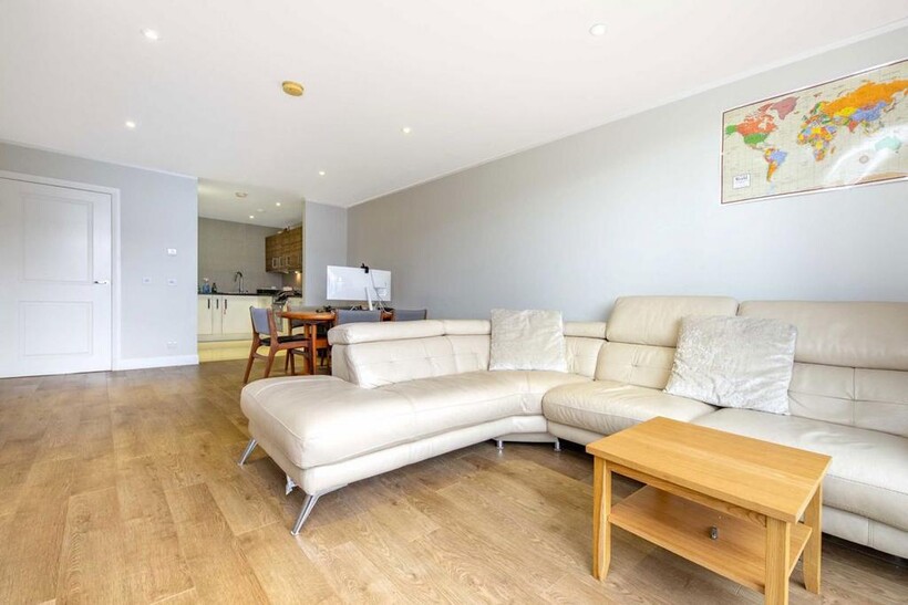 New Festival Avenue, London E14 3 bed flat to rent - £2,999 pcm (£692 pw)