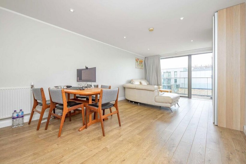 New Festival Avenue, London E14 3 bed flat to rent - £2,999 pcm (£692 pw)