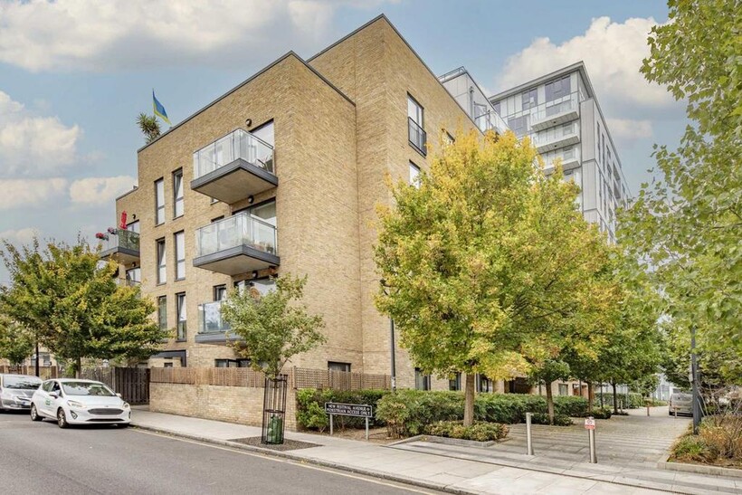 New Festival Avenue, London E14 3 bed flat to rent - £2,999 pcm (£692 pw)