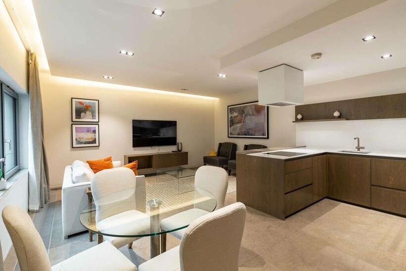 Babmaes Street, St James, SW1Y 2 bed flat to rent - £11,700 pcm (£2,700 pw)