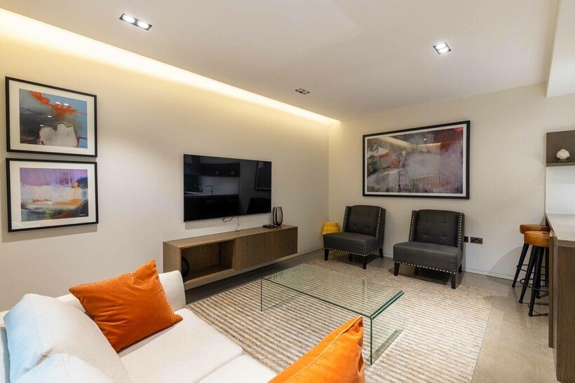 Babmaes Street, St James, SW1Y 2 bed flat to rent - £11,700 pcm (£2,700 pw)