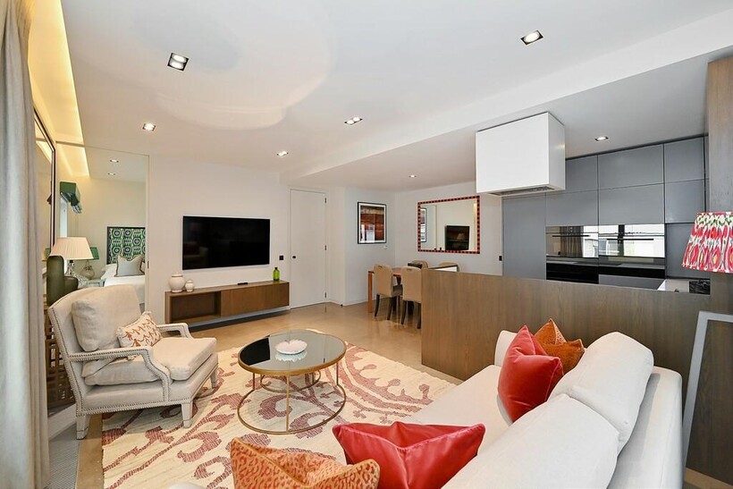 Babmaes Street, St James, SW1Y 2 bed flat to rent - £11,700 pcm (£2,700 pw)