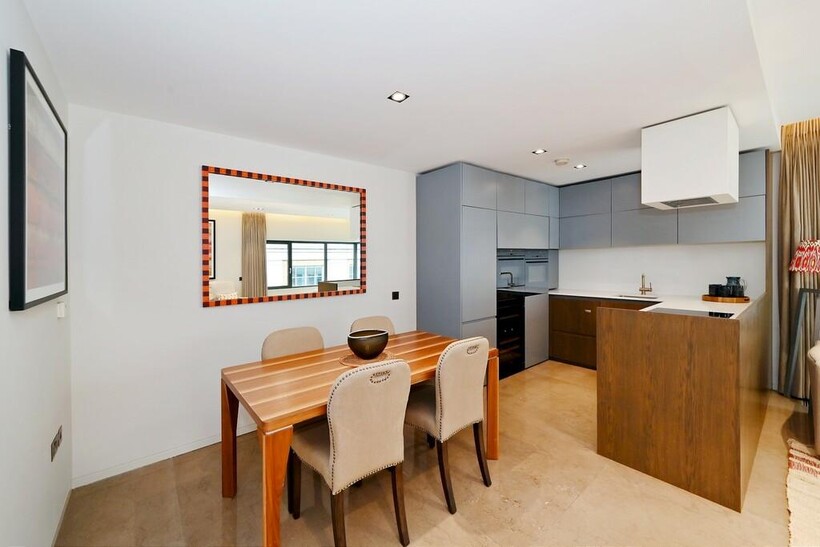 Babmaes Street, St James, SW1Y 2 bed flat to rent - £11,700 pcm (£2,700 pw)