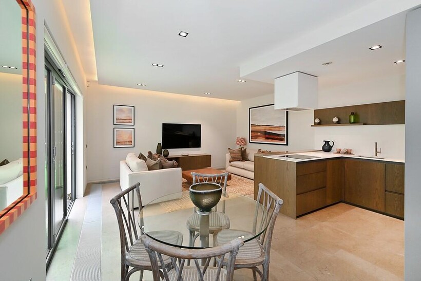 Babmaes Street, St James, SW1Y 2 bed flat to rent - £11,700 pcm (£2,700 pw)