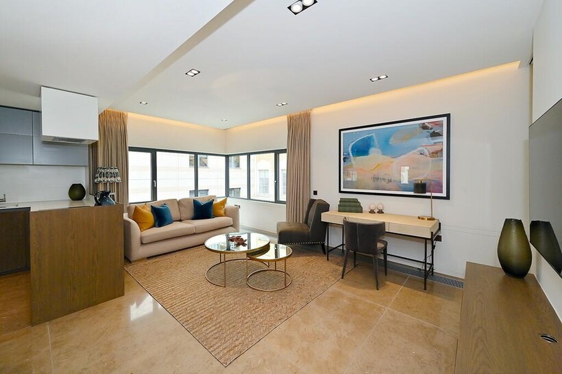 Babmaes Street, St James, SW1Y 2 bed flat to rent - £11,700 pcm (£2,700 pw)