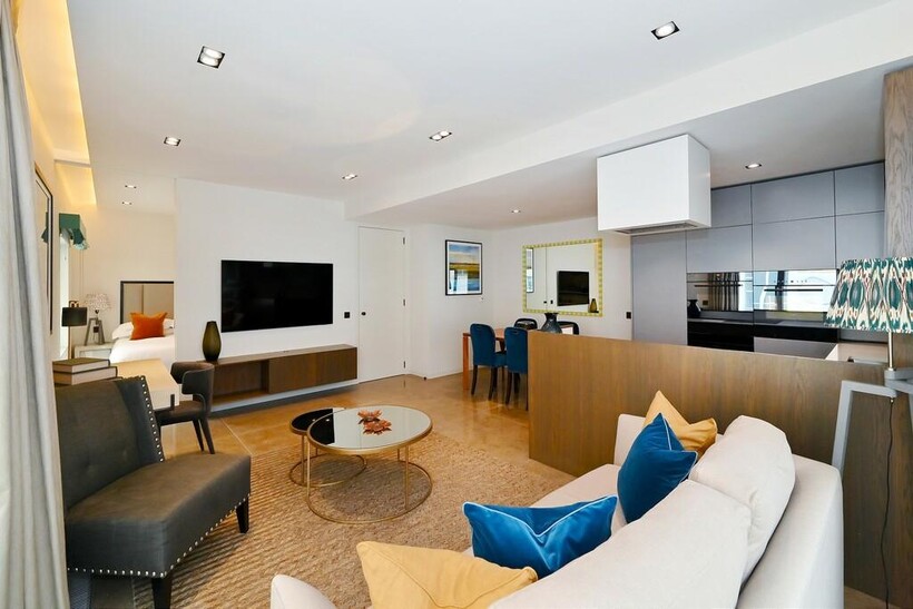 Babmaes Street, St James, SW1Y 2 bed flat to rent - £11,700 pcm (£2,700 pw)