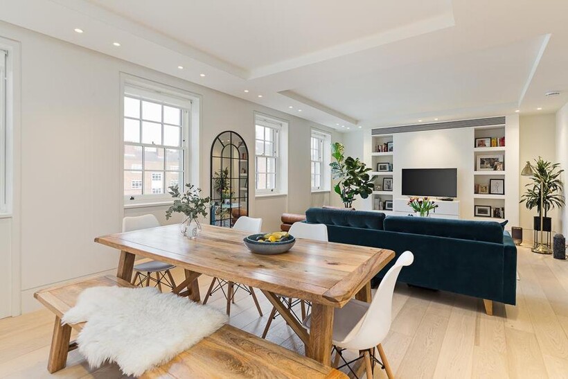 Portobello Road, London, W11 3 bed apartment to rent - £7,150 pcm (£1,650 pw)