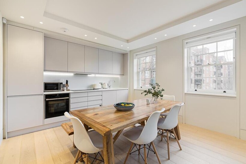 Portobello Road, London, W11 3 bed apartment to rent - £7,150 pcm (£1,650 pw)