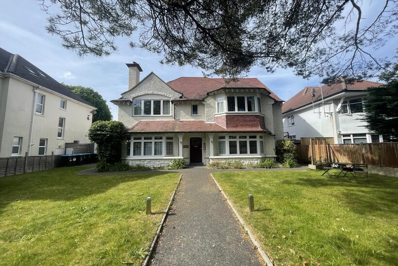 Percy Road, Bournemouth BH5 1 bed flat to rent - £945 pcm (£218 pw)