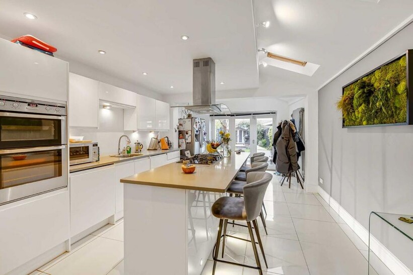 Princes Road, Teddington TW11 4 bed house to rent - £3,995 pcm (£922 pw)