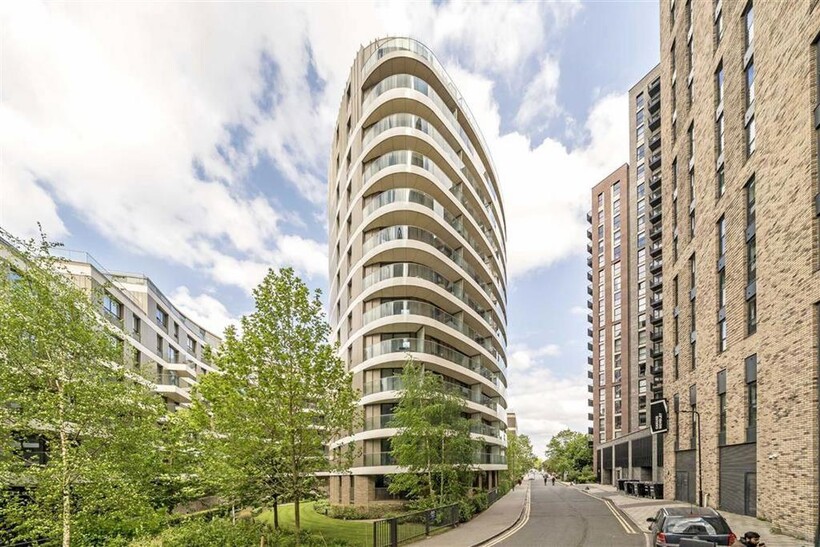 North End Road, Wembley HA9 3 bed flat to rent - £3,198 pcm (£738 pw)