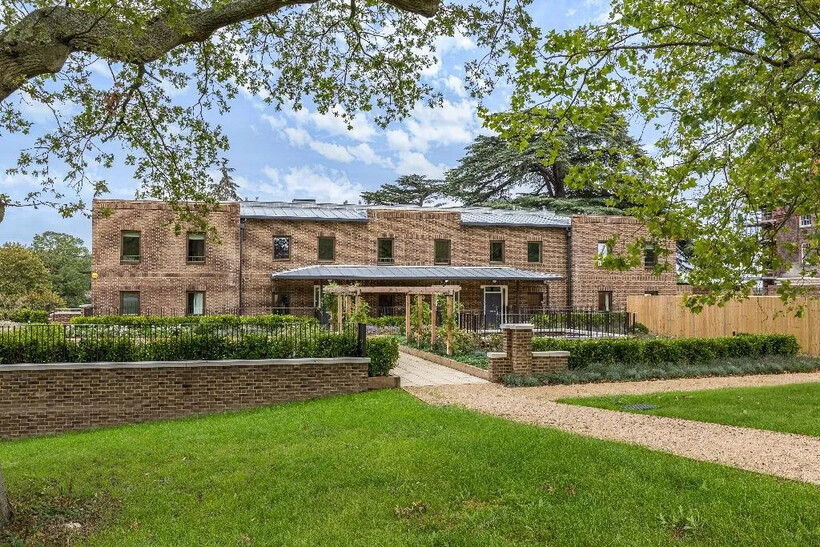 Daffodil Crescent, Barnet EN4 5 bed detached house to rent - £5,600 pcm (£1,292 pw)