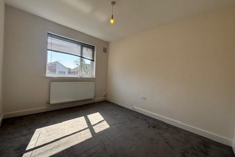 Belgrave Avenue, Romford RM2 1 bed flat to rent - £1,175 pcm (£271 pw)
