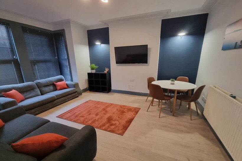 Large room with ensuite, 22... 1 bed detached house to rent - £450 pcm (£104 pw)