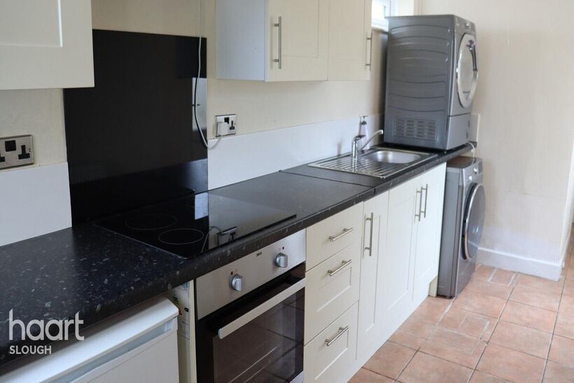 Blumfield Crescent, Slough 1 bed flat to rent - £1,150 pcm (£265 pw)