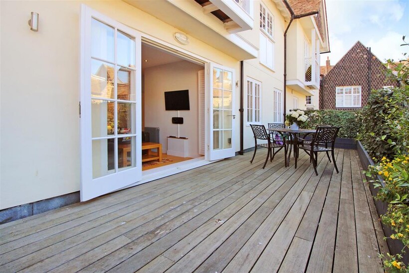 Mercery Lane, Canterbury 2 bed apartment to rent - £1,600 pcm (£369 pw)