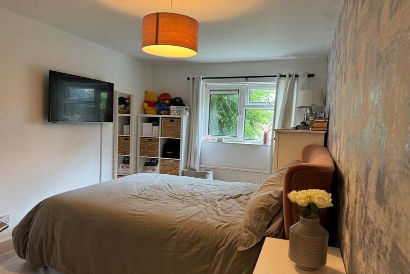Pennine Road, Slough SL2 1 bed apartment to rent - £1,075 pcm (£248 pw)