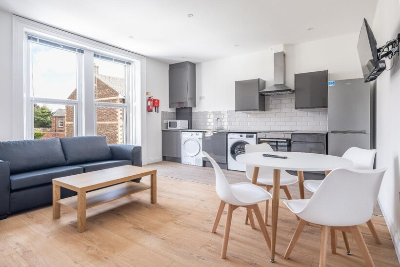 10 Eslington Terrace, Tyne and Wear NE2 5 bed flat to rent - £2,817 pcm (£650 pw)