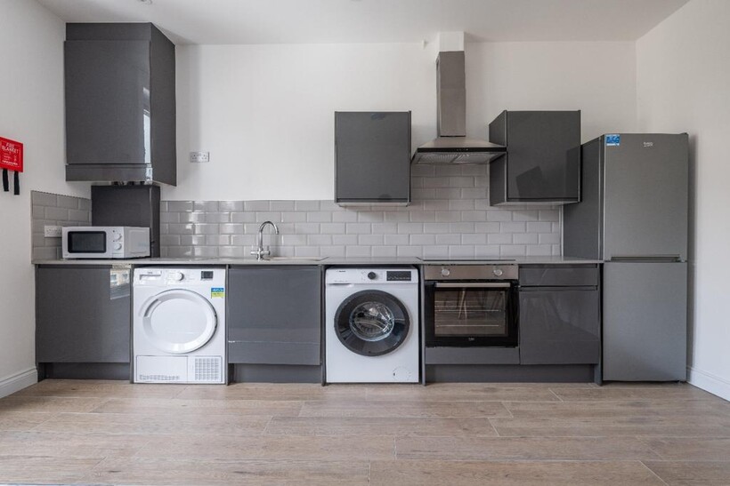 10 Eslington Terrace, Tyne and Wear NE2 5 bed flat to rent - £2,817 pcm (£650 pw)