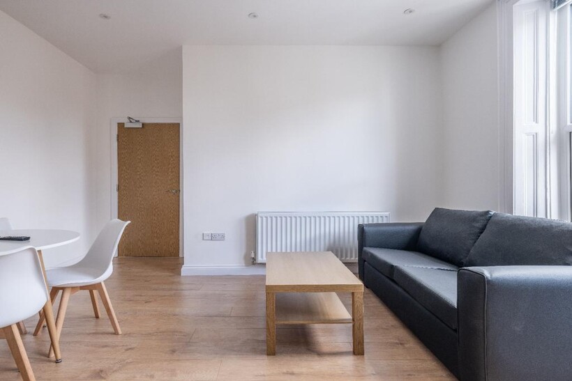 10 Eslington Terrace, Tyne and Wear NE2 5 bed flat to rent - £2,817 pcm (£650 pw)