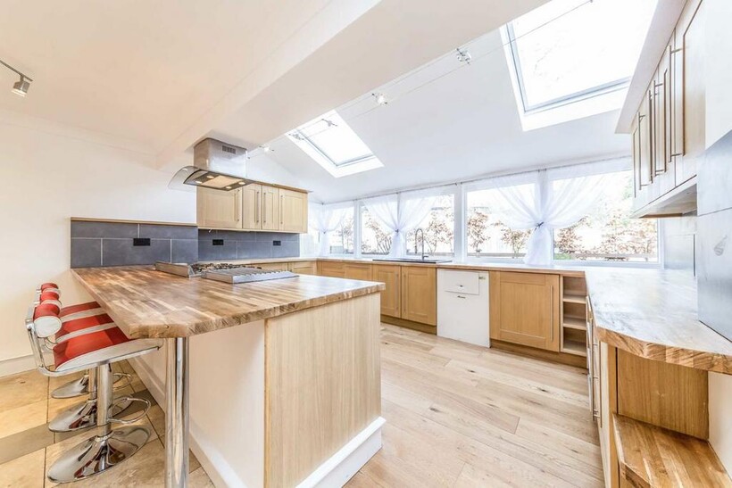 Church Street, Sunbury-On-Thames TW16 5 bed house to rent - £3,350 pcm (£773 pw)