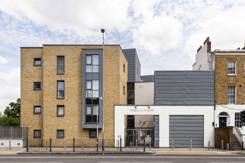 Commercial Road, London E14 2 bed flat to rent - £2,297 pcm (£530 pw)