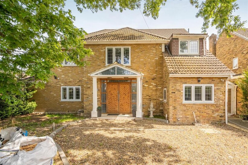 Hatch Lane, Windsor 6 bed detached house to rent - £4,995 pcm (£1,153 pw)