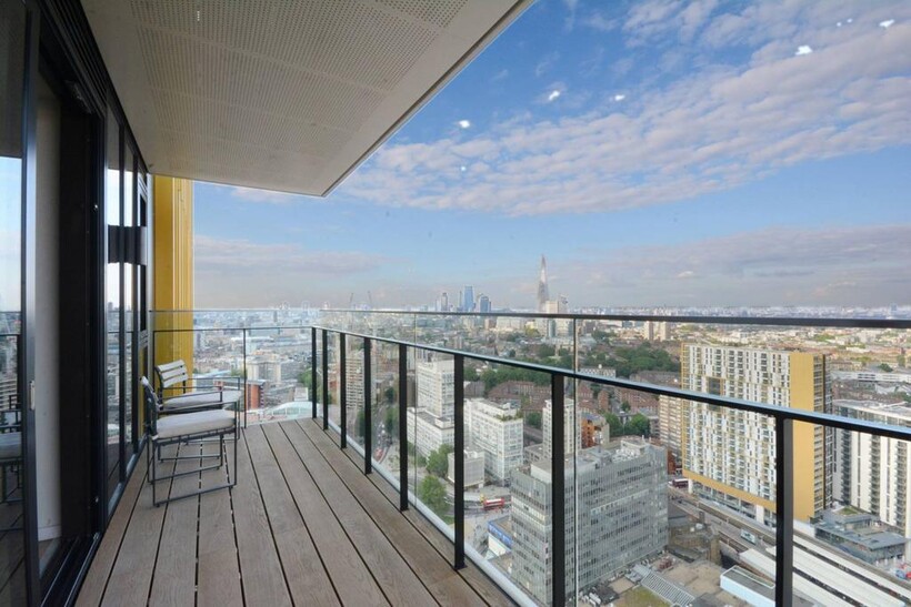 St Gabriel Walk, Elephant and Castle... 2 bed flat to rent - £3,550 pcm (£819 pw)