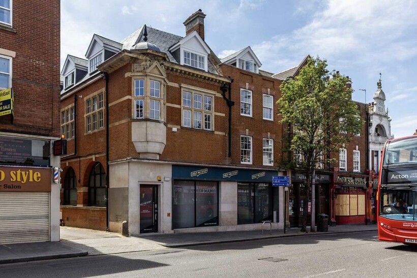 High Street, London W3 2 bed flat to rent - £2,197 pcm (£507 pw)