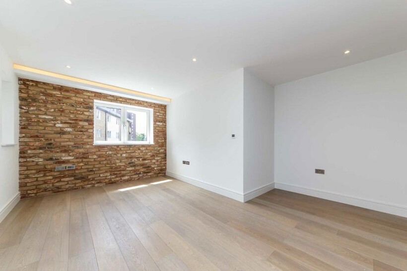 High Street, London W3 2 bed flat to rent - £2,197 pcm (£507 pw)
