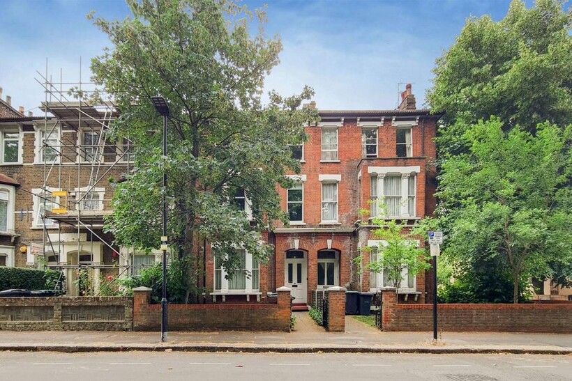 High Road, Harringay, London, N15 4 bed terraced house to rent - £3,350 pcm (£773 pw)