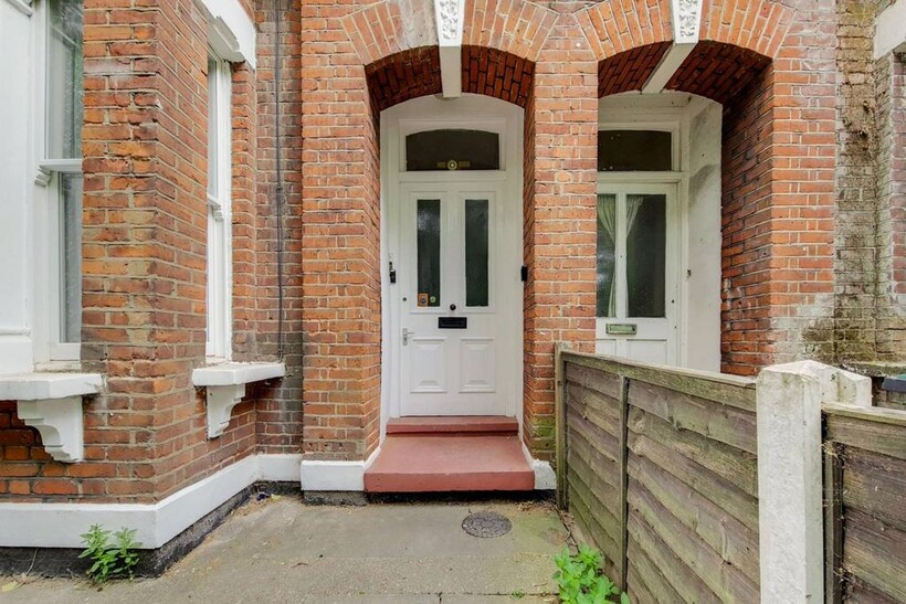 High Road, Harringay, London, N15 4 bed terraced house to rent - £3,350 pcm (£773 pw)