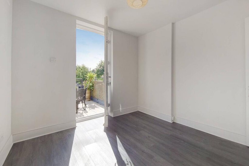 High Road, Harringay, London, N15 4 bed terraced house to rent - £3,350 pcm (£773 pw)