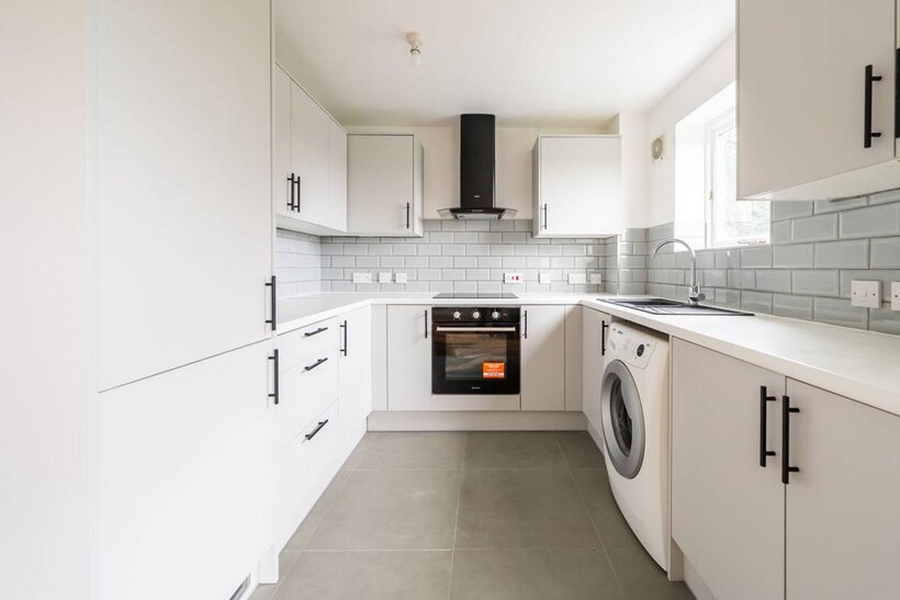 Albatross Close, Beckton, London, E6 2 bed flat to rent - £2,899 pcm (£669 pw)