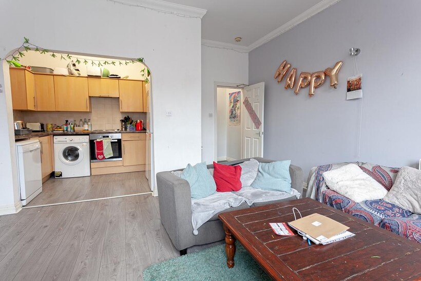 Wilmslow Road, Manchester M20 6 bed flat to rent - £3,486 pcm (£804 pw)