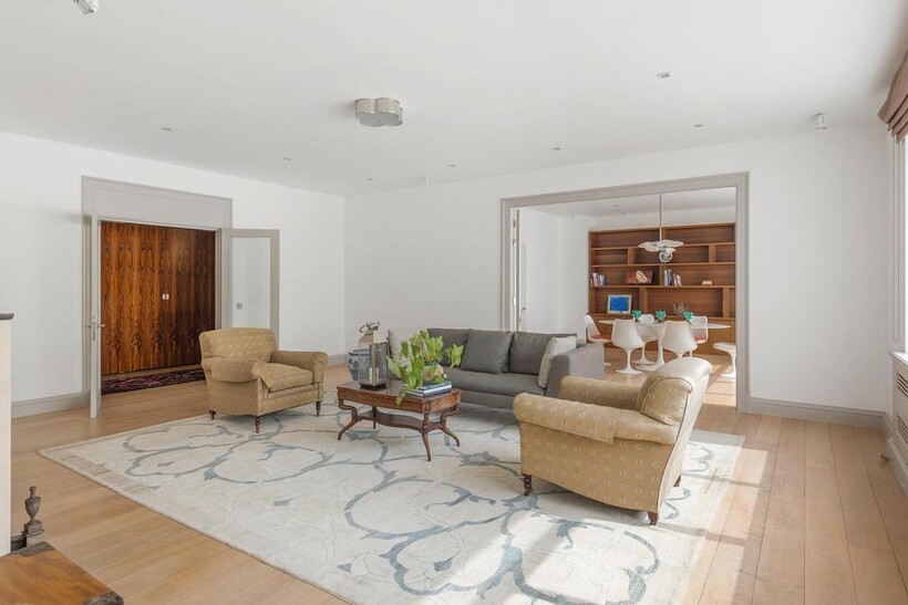 St. James's Place, London, SW1A 3 bed flat to rent - £23,833 pcm (£5,500 pw)