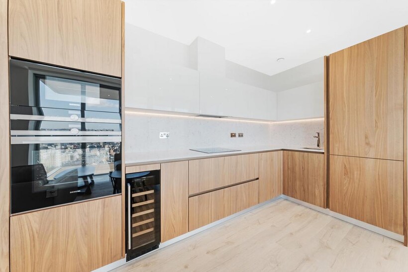 Perilla House, Stable Walk, Aldgate... 1 bed flat to rent - £3,141 pcm (£725 pw)